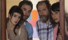 西班牙情事在线观看,浪漫邂逅，激情燃烧的异国之旅